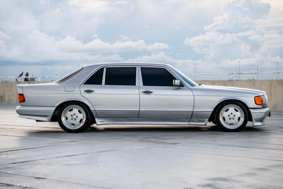 Mercedes 560 SEL 6.0 AMG: Στο σφυρί ο πρόγονος της Mercedes-AMG S 63