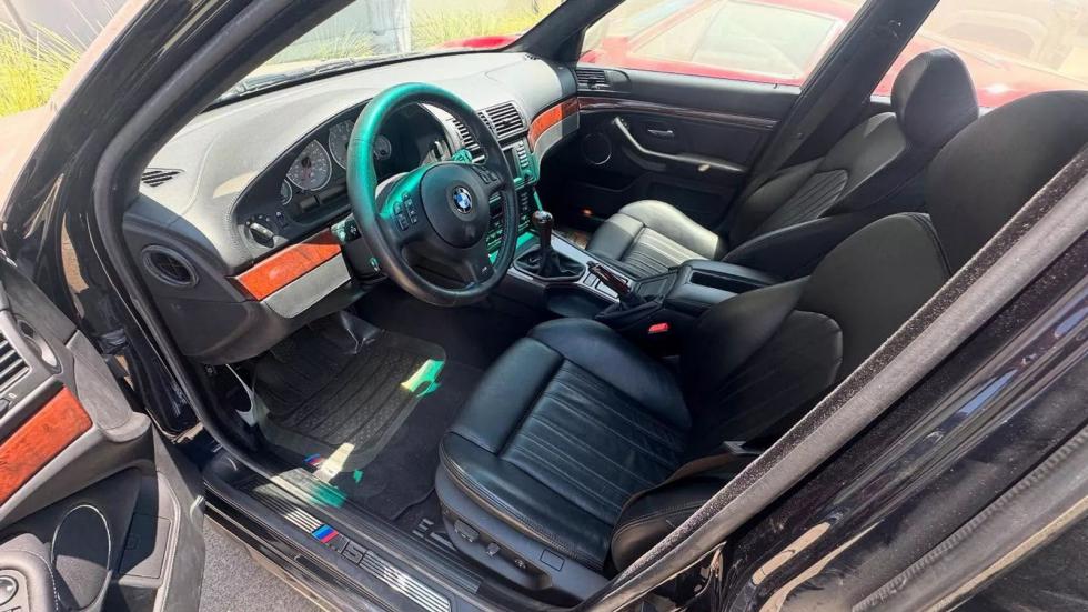 Ο απίστευτος θησαυρός με supercars που έκρυβε 88χρονος στο γκαράζ του