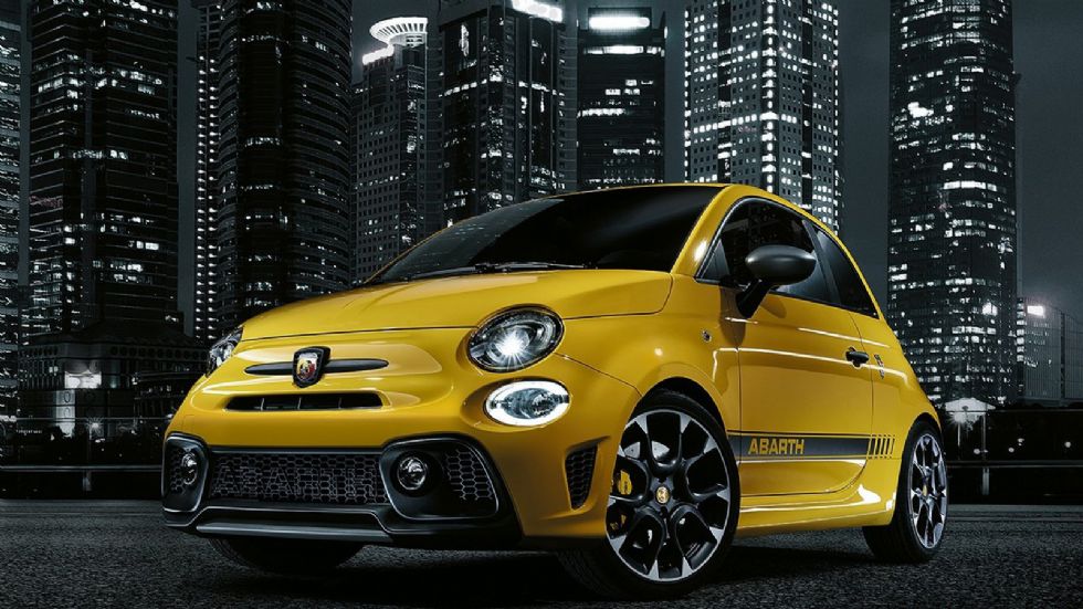 Οι πωλήσεις των ανανεωμένων Abarth 595, 595 Turismo και 595 Competizione θα ξεκινήσουν στην Ευρώπη τον Ιούνιο.