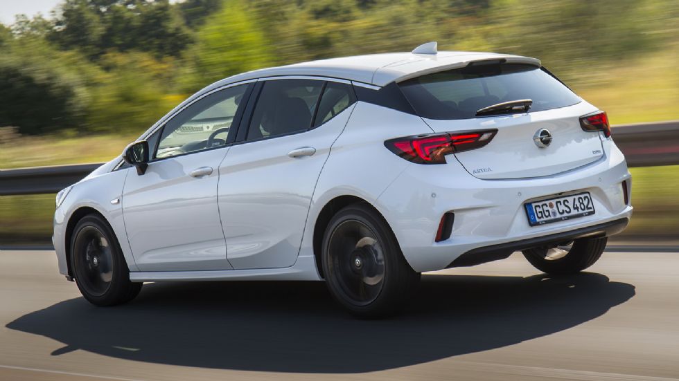 Η Opel παρουσιάζει το εξοπλιστικό πακέτο OPC Line Sport Pack για τις εκδόσεις Active, Dynamic και Innovation του νέου πεντάθυρου Astra. Η τιμή του στη Γερμανία είναι τα 1.150 ευρώ.