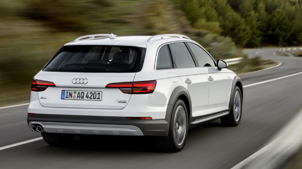 Σε σχέση με το Α4 Avant, το A4 allroad έχει διευρυμένη απόσταση από το έδαφος κατά 34 χλστ., προστατευτικές ποδιές, διαφορετική γρίλια, νέο προφυλακτήρα, ασημί πίσω διαχύτη και τονισμένους θόλους τροχ