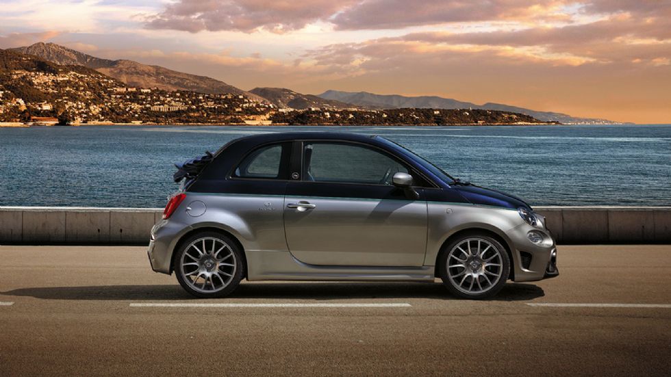 Tο Abarth 695 Rivale 175 Anniversary δημιουργήθηκε προς τιμήν των 175 χρόνων της εταιρείας Riva. Θα φτιαχτεί σε 350 αντίτυπα, τα μισά σε coupe και τα άλλα μισά σε cabriolet αμάξωμα.