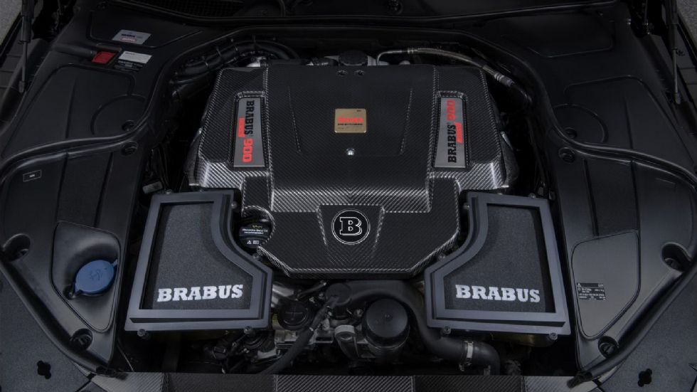 Υπερκυβίζοντας τον 6λιτρο twin-turbo V12 στα 6,3 λίτρα και βάζοντας μεγαλύτερα turbo, νέο σύστημα ελέγχου και custom εξάτμιση, οι άνθρωποι της BRABUS δημιούργησαν ένα κτήνος με ισχύ 900 ίππων και ροπή