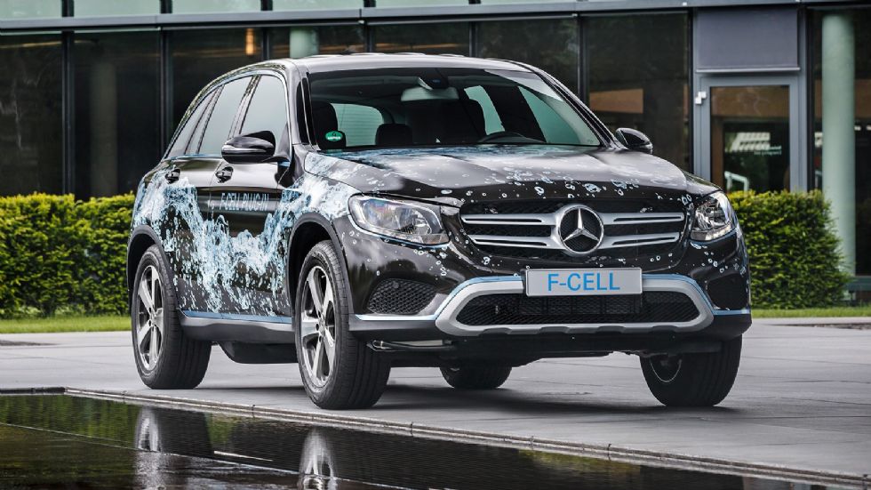 Η Mercedes GLC F-CELL είναι ένα καινοτόμο όχημα, που συνδυάζει τα χαρακτηριστικά των υδρογονοκίνητων και των plug-in υβριδικών οχημάτων. Λανσάρισμα στα τέλη του 2017.