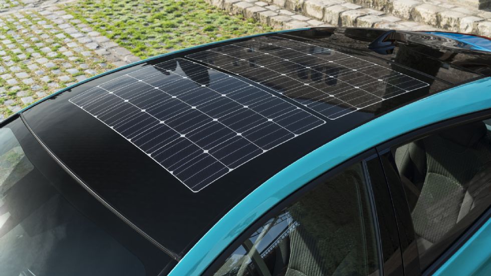 Για να φτιάξουν τα ηλιακά πάνελ του νέου Prius, οι μηχανικοί της Panasonic έπρεπε να υπολογίσουν τις δονήσεις, αλλά και τις απροσδόκητες σκιές, ενώ βασική παράμετρος ήταν ο περιορισμένος χώρος της ορο