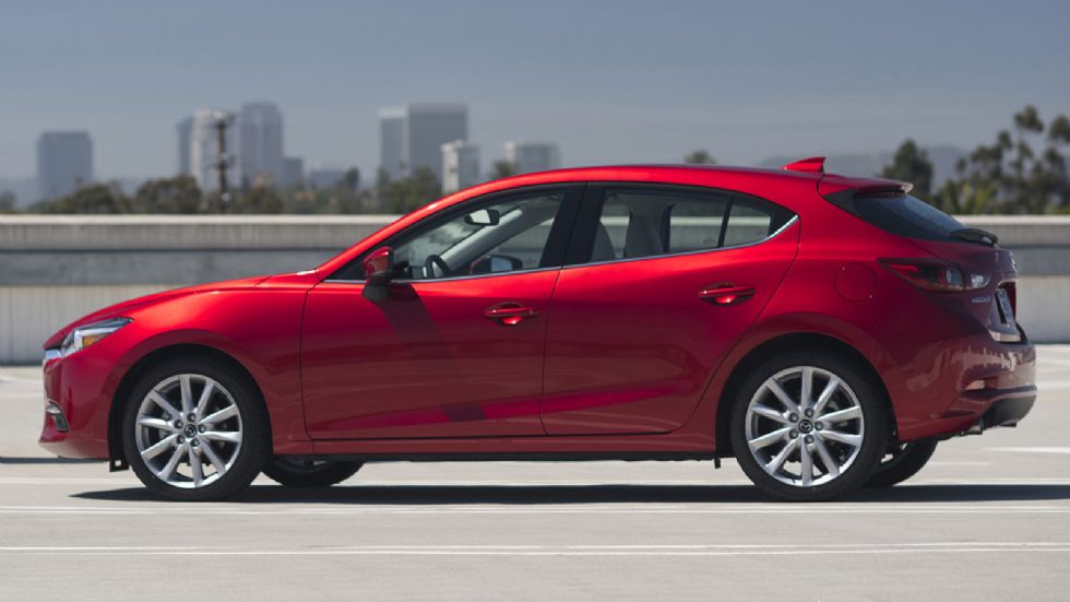 Το ανανεωμένο Mazda3 αναμένεται να αρχίσει την εμπορική του καριέρα τον επόμενο μήνα, έχοντας κατά τα γνωστά hatchback και sedan εκδόσεις αμαξώματος.