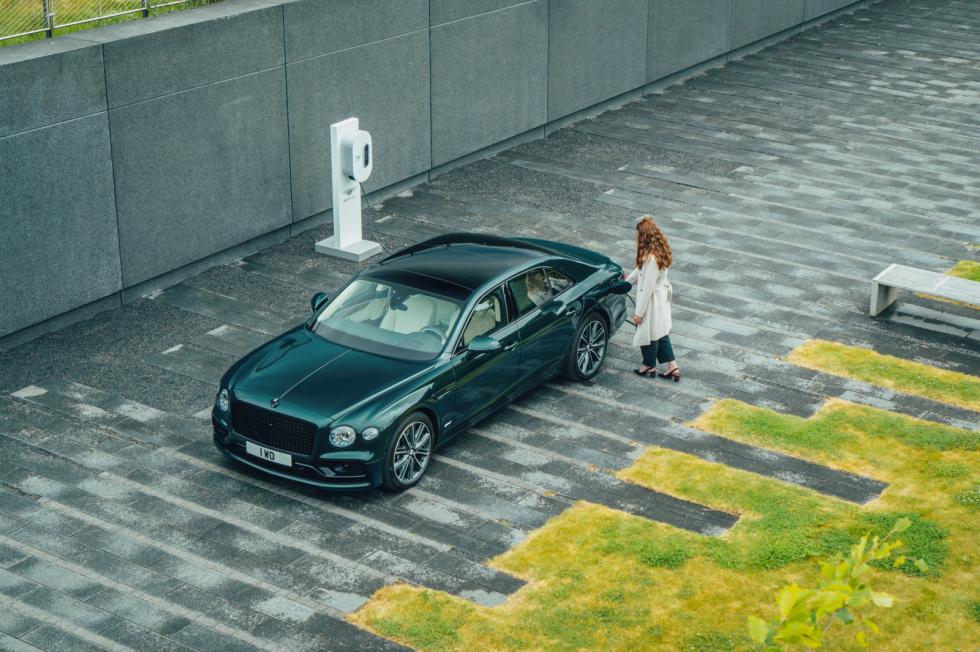 Η Bentley Flying Spur έγινε Plug-In υβριδική!