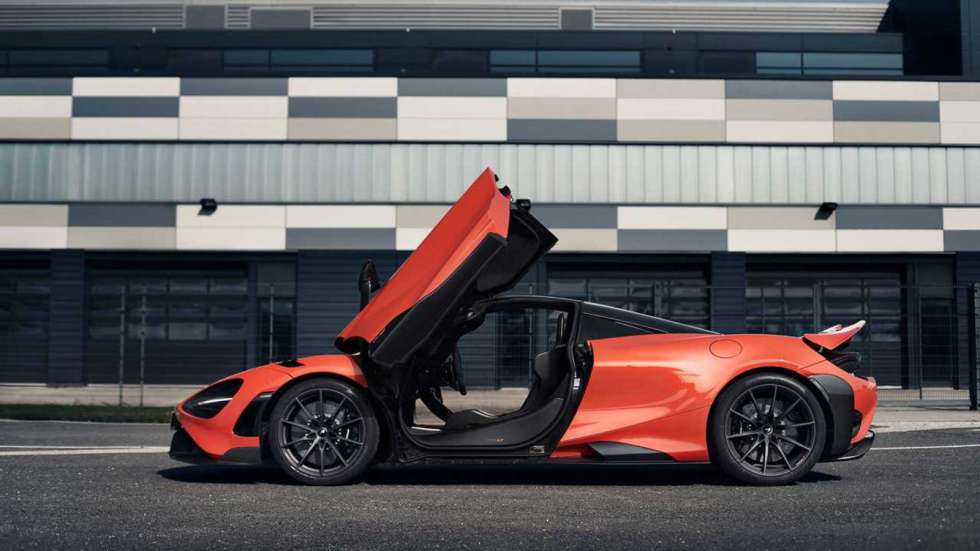 Η McLaren 765LT ανακλήθηκε γιατί ξεκολλούν τα πίσω παράθυρα!  