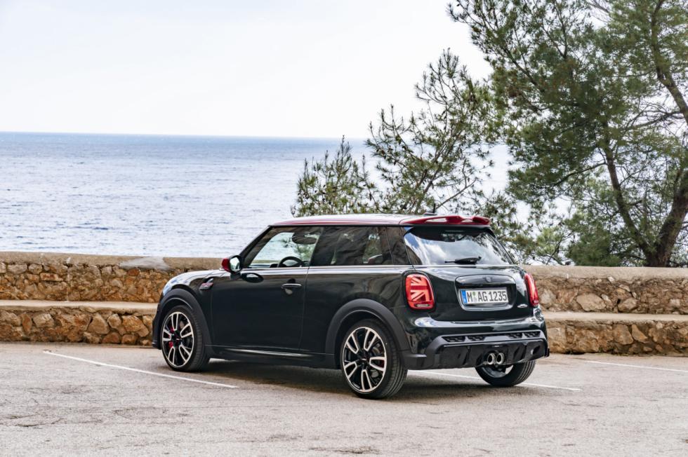 Η ΜΙΝΙ φρέσκαρε το John Cooper Works