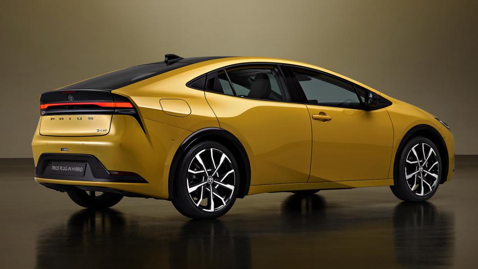 Νέο Toyota Prius: Φορτίζει με τον ήλιο, έχει σωστό σχεδιασμό & 223 PS