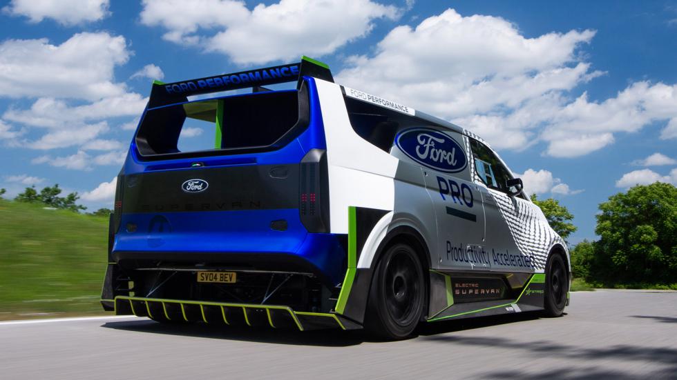 Νέο Ford Pro Electric SuperVan: Το πιο γρήγορο Transit έχει 2.000 PS