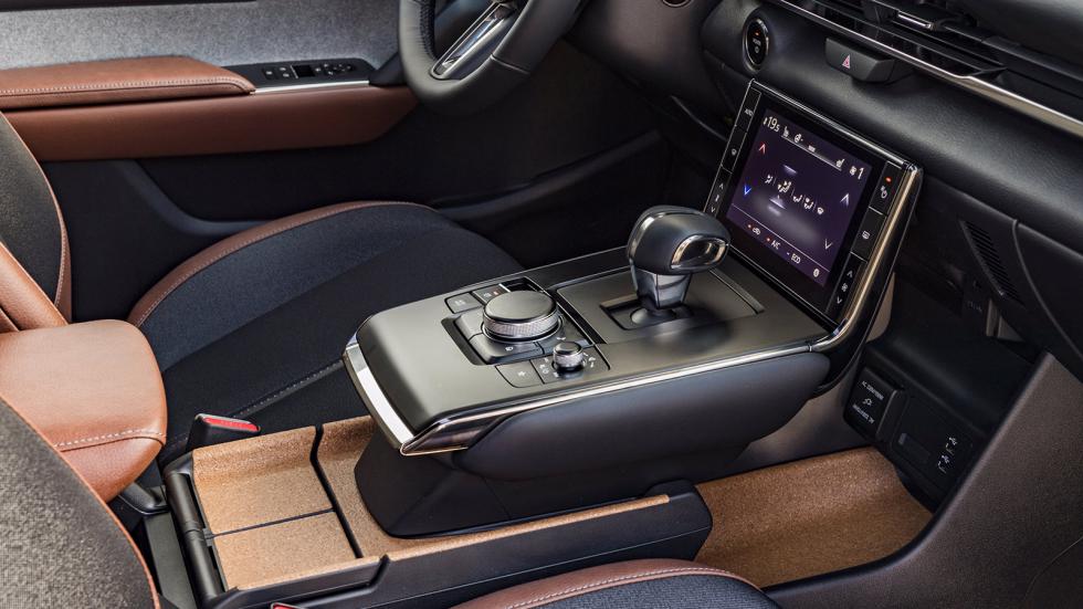 Mazda MX-30: Φορτίζει πιο γρήγορα και προσφέρεται σε νέα χρώματα