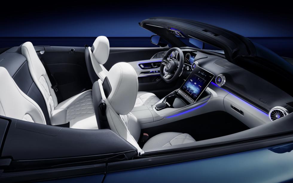 Εμφανίστηκε στα κρυφά η νέα Mercedes SL