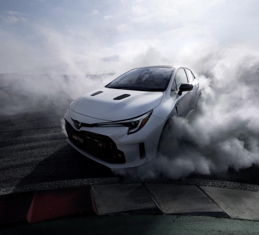 Νέα Toyota GR Corolla: 4κίνητη με 304 άλογα και εμφάνιση «τούμπανο»