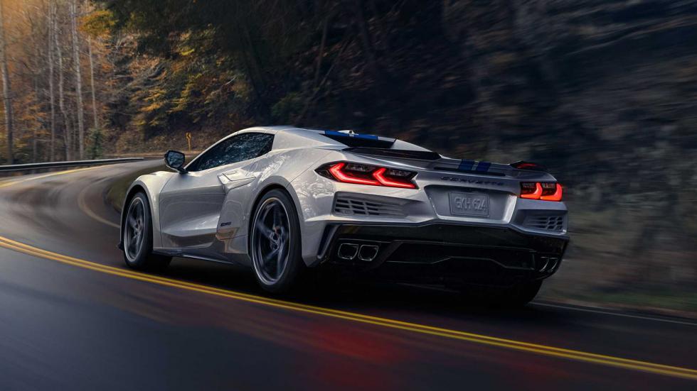 Νέα Chevrolet Corvette E-Ray: Υβριδική, τετρακίνητη & με 655 άλογα