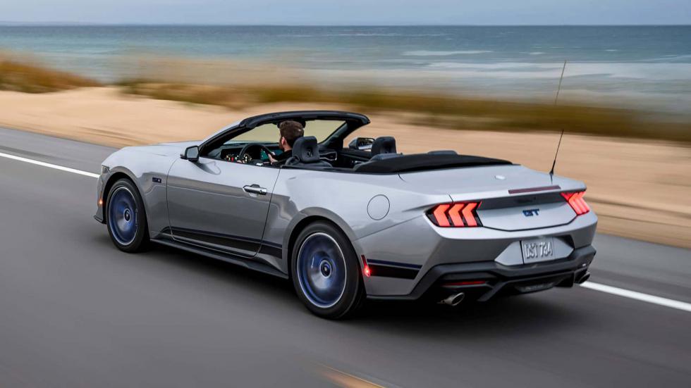 Η Ford Mustang California Special επέστρεψε με ρετρό καταβολές