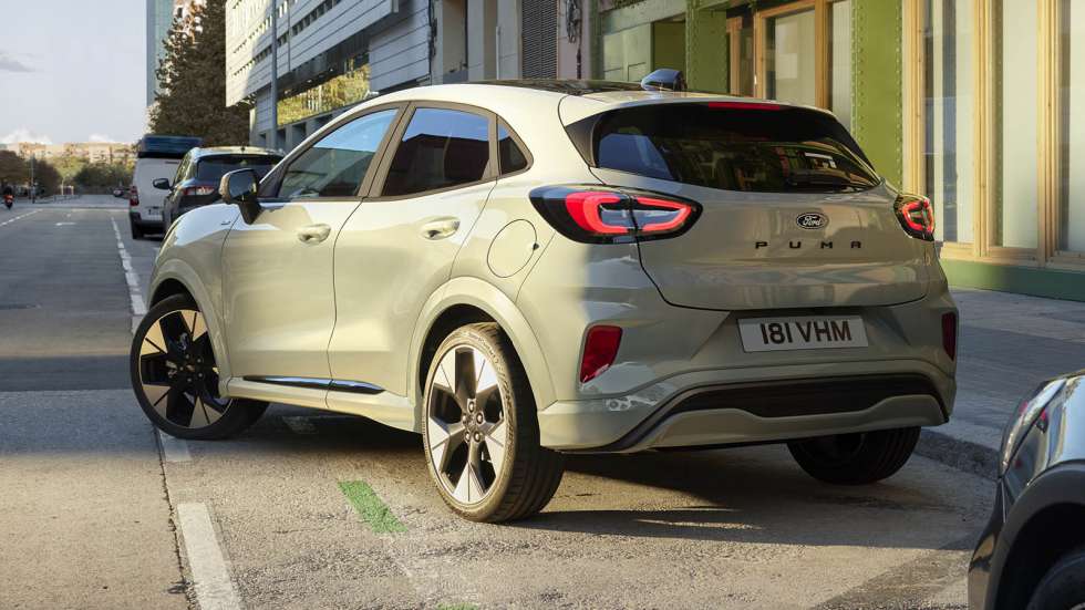 Ανανεωμένο Ford Puma: Φρέσκια εμφάνιση, οθονάρες & τετραγωνισμένο τιμόνι