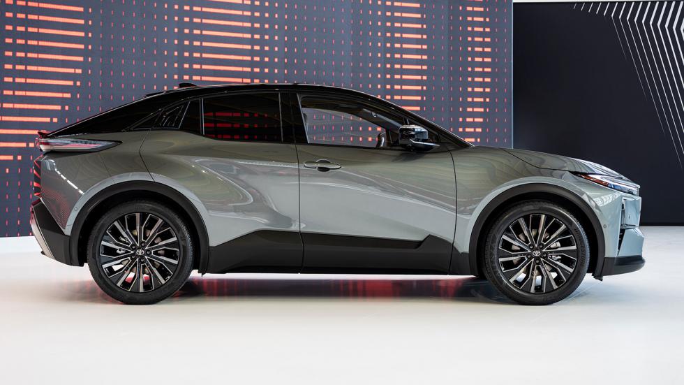 Στην Ελλάδα το νέο Toyota C-HR+: Τιμές & εκδόσεις για το ηλεκτρικό SUV