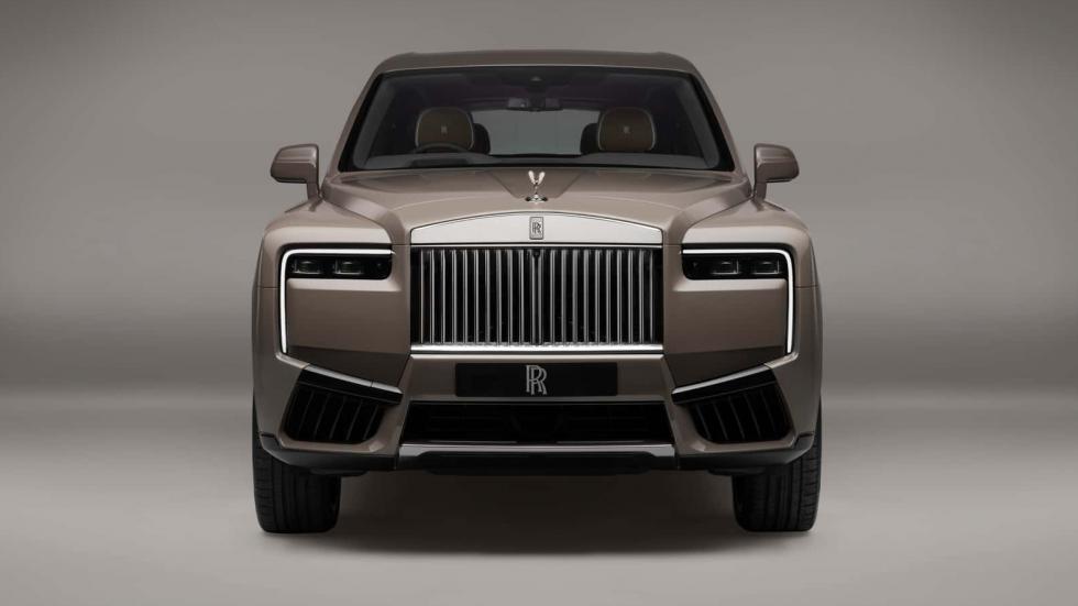 Νέα φώτα για την ανανεωμένη Rolls-Royce Cullinan