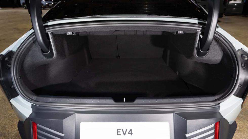 Το Kia EV4 έρχεται με 204 άλογα και αυτονομία έως 630 χλμ. 