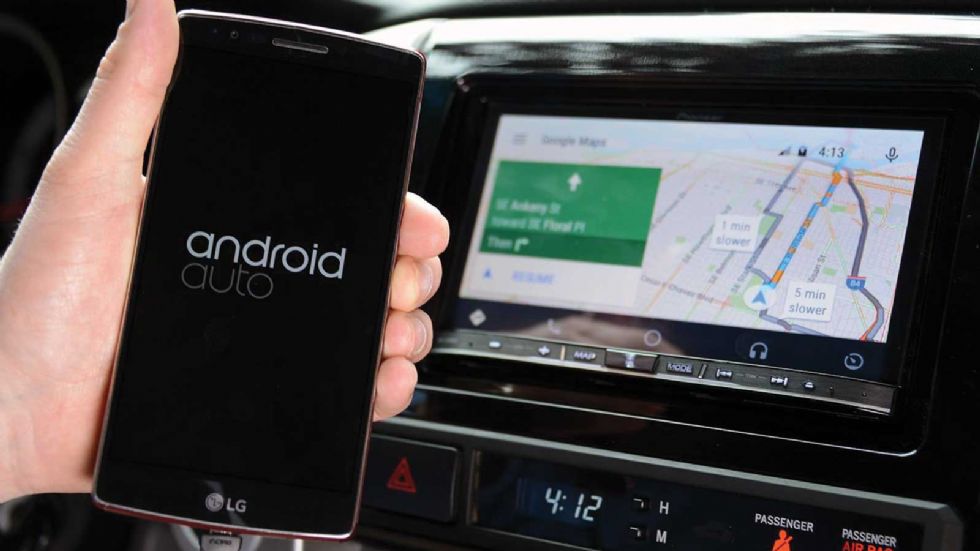 Με τις εφαρμογές Android Auto ή Apple CarPlay στη ουσία μεταφέρεις τις εφαρμογές που αγαπάς από το smartphone σου απευθείας στην κεντρική οθόνη του αυτοκινήτου.