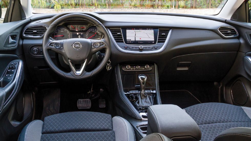 Προσεγμένη ποιότητα, «καθαρές» γραμμές και τονισμένη πρακτικότητα συναντάμε στην καμπίνα του Opel Grandland X.