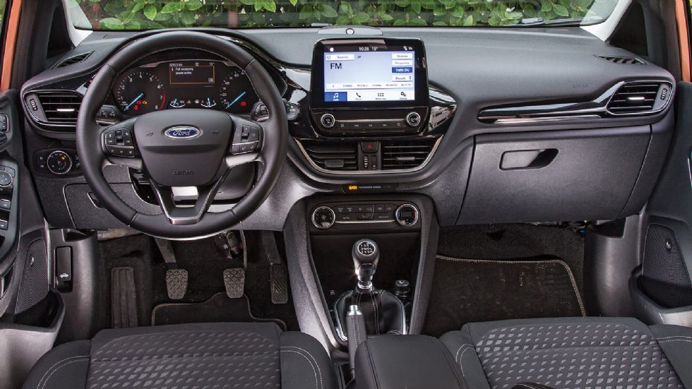 Σύγχρονο, ευχάριστο και πρακτικό είναι το εσωτερικό του νέου Ford Fiesta και σε αυτή την έκδοση.
