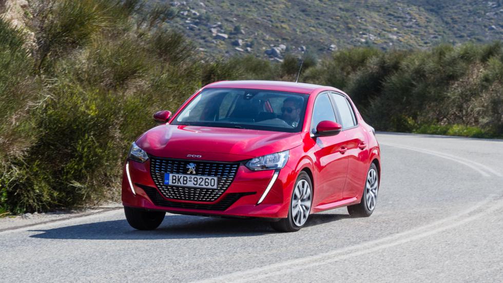 Το Peugeot 208 έχει ένα πιο premium προσανατολισμό και ένα πιο εκλεπτυσμένο στυλ.