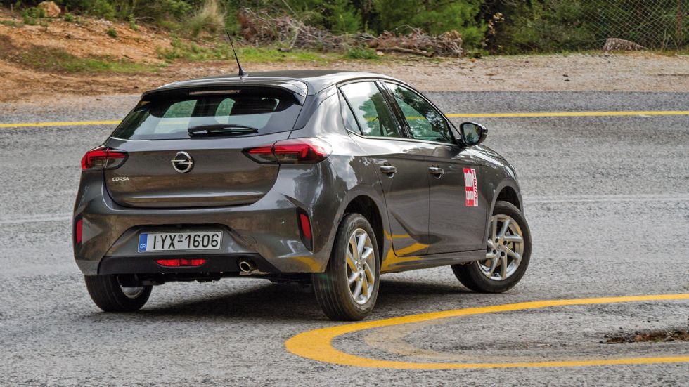 Με το νέο Opel Corsa αντιλαμβάνεσαι αμέσως τη διαφορά που δημιουργεί το μειωμένο βάρος του αμαξώματος, χάρη στη  σιγουριά που σου δίνει με το πάτημά του και την ευκολία με την οποία θα κάνεις ελιγμούς
