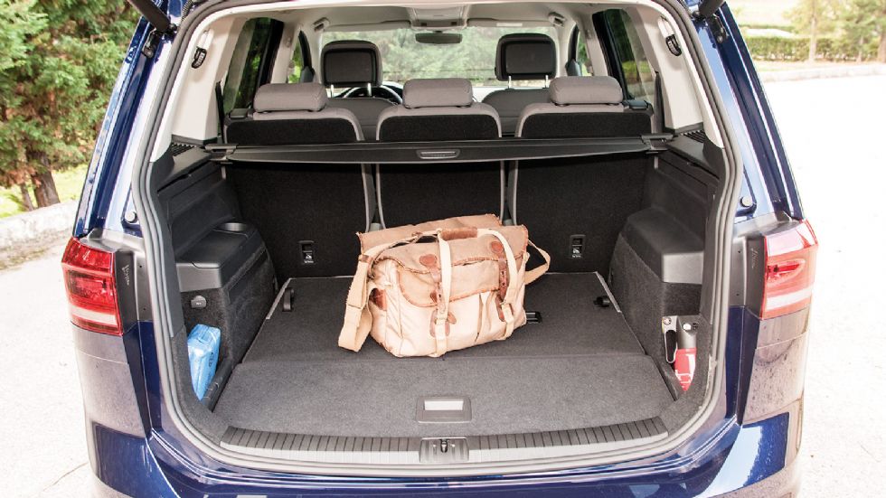 Το XLV είναι ιδανικό για διακοπές. Με τον μεγαλύτερο χώρο αποσκευών στην κατηγορία (720 λτ.) χωράει πολλές βαλίτσες και όλα τα μπαγκάζια.