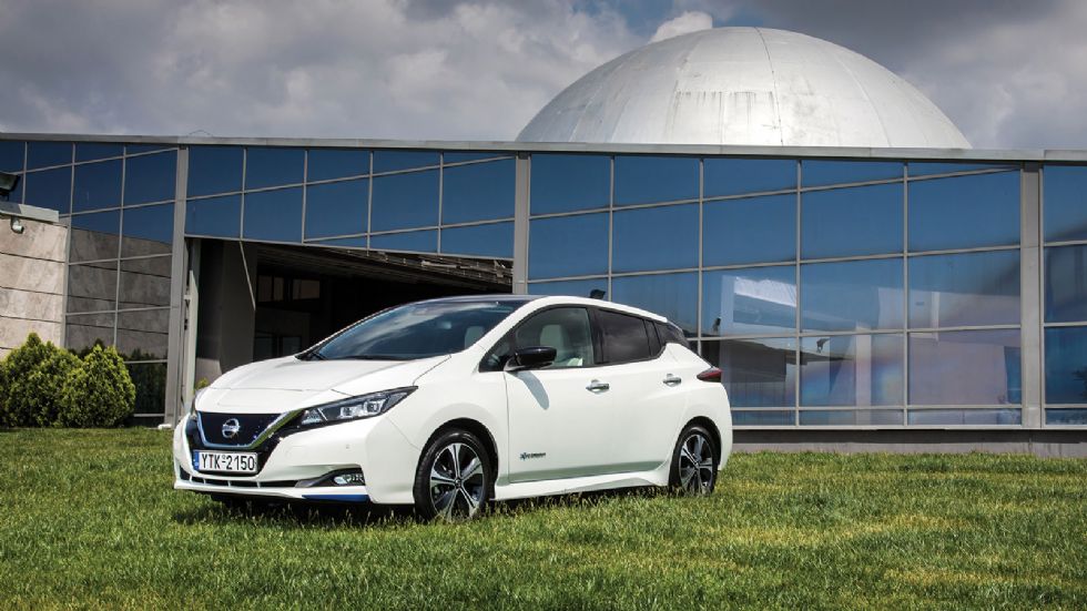 Το νέο Nissan LEAF πάτησε τους τροχούς του στη χώρα μας, όντας εξοπλισμένο με πολλά τεχνολογικά «καλούδια» και τιμή που ξεκινά από τις 32.990 ευρώ.