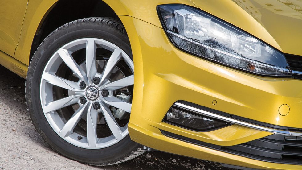 Με ελαστικά 225/45 R17 το επίπεδο άνεσης δεν υποβαθμίστηκε ακόμα και σε κακό δρόμο. 
