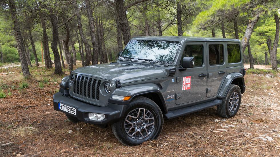 Το Jeep Wrangler απέκτησε plug-in έκδοση και οικολογικό χαρακτήρα, και έτσι μπορεί να διατείνεται ότι δεν επιβαρύνει τη φύση…