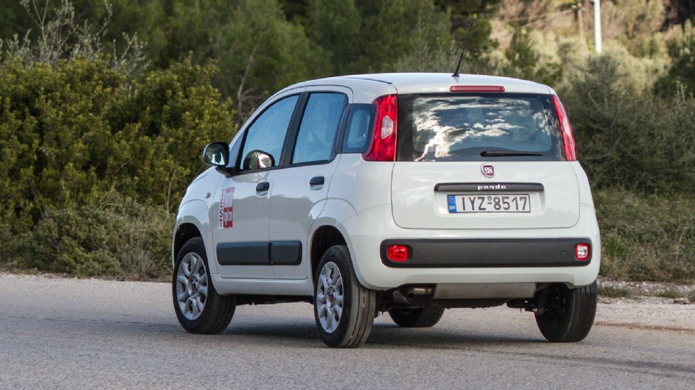 Το Fiat Panda ευχαριστεί με την μαλακή του ανάρτηση και την άνεση που αυτή προσφέρει, τόσο εντός όσο και εκτός πόλης. 