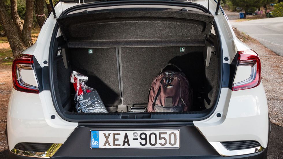 Το Captur διακρίνεται για την πρακτικότητά του. Τα πίσω συρόμενα καθίσματα διαμορφώνουν χώρο αποσκευών 377-536 λτ.. 