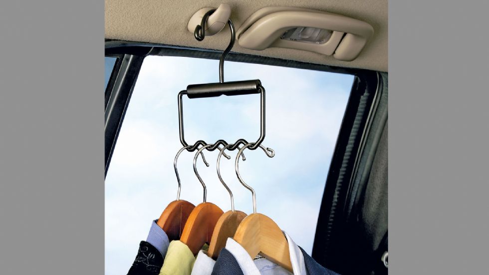 Αποφύγετε να κρεμάτε ρούχα στα παράθυρα του αυτοκινήτου διότι περιορίζουν την ορατότητά σας.	