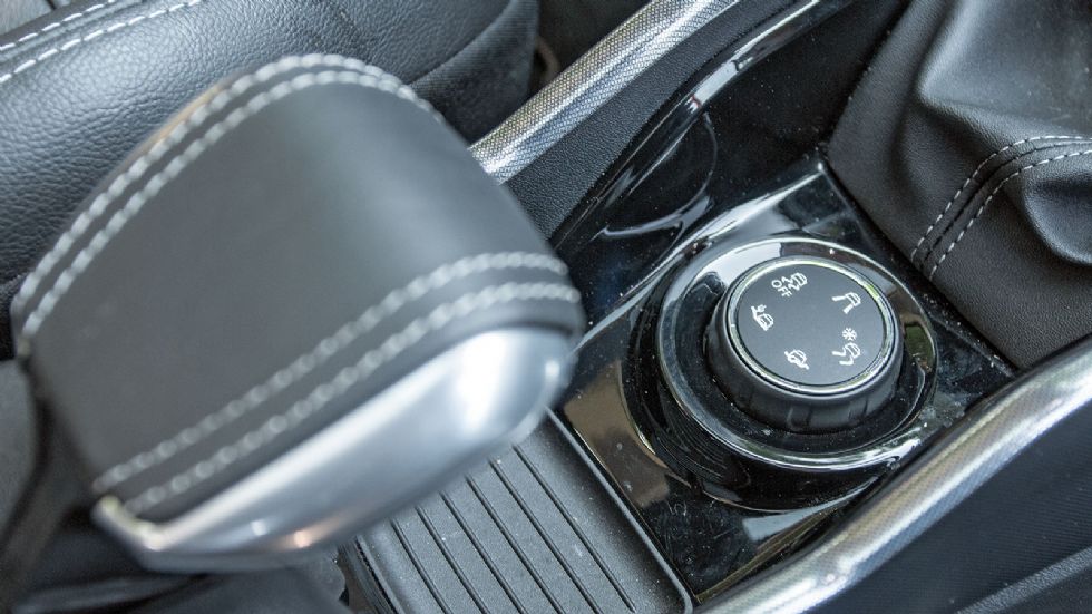 Xάρη στο σύστημα All Grip το Peugeot 2008 έχει τον πιο διττό χαρακτήρα, παρέχοντας δυνατότητα κίνησης και σε ιδιαίτερα σαθρά εδάφη.