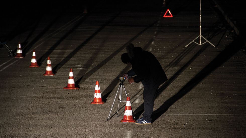 Με το φωτόμετρο μετρήσαμε την ένταση του φωτός σε κάθε εμπόδιο από όσα τοποθετήσαμε. Έτσι «είχαμε το νούμερο» για να μπορέσουμε να «καλιμπράρουμε» και το μάτι μας…	