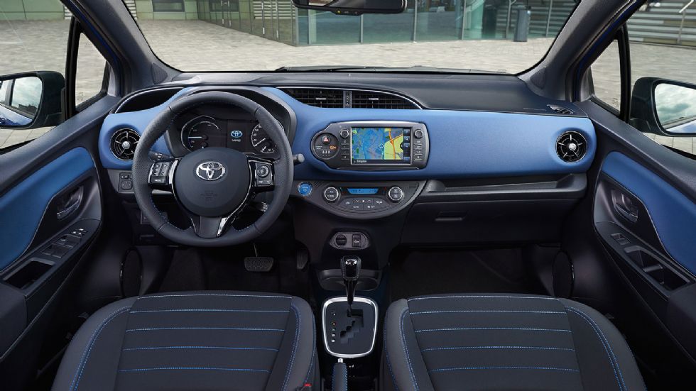 Λιτό το εσωτερικό του Toyota Yaris είναι στην βασική έκδοση, όμως η ποιότητα των υλικών και η συναρμογή κρίνονται καλές, ενώ η εργονομία είναι άπαικτη.