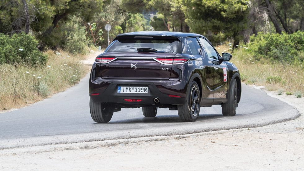 Οι επιδόσεις του DS3 Crossback κρίνονται πολύ καλές συγκριτικά με τον ανταγωνισμό με το 60-100 χλμ./ώρα να έρχεται σε 8,0 δλ. και το 
80-120 σε 12,0 δλ.. 