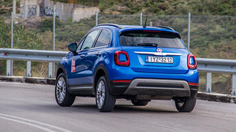 Πολύ ευχάριστο αποδεικνύεται το Fiat 500Χ στο δρόμο, όντας ικανό να κινηθεί άνετα και σβέλτα αν χρειαστεί. Το φαρδιά μετατρόχια και η πλήρως ανεξάρτητη ανάρτηση βοηθούν.