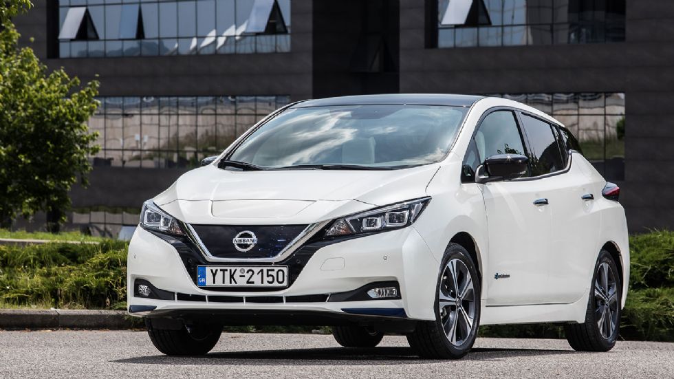 Η δεύτερη γενιά του Nissan LEAF, που είναι το πρώτο ηλεκτρικό αυτοκίνητο ευρείας παραγωγής και best seller, απέκτησε μεγαλύτερη μπαταρία. Πόσες kWh έχει και τι αυτονομία προσφέρει στο μικρομεσαίο ηλεκ