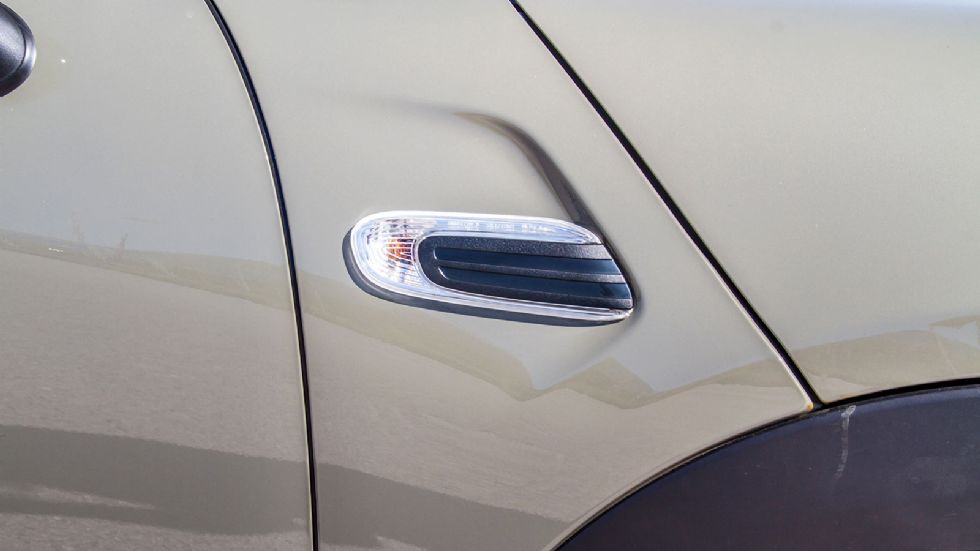 MINI Cooper Vs Peugeot 208