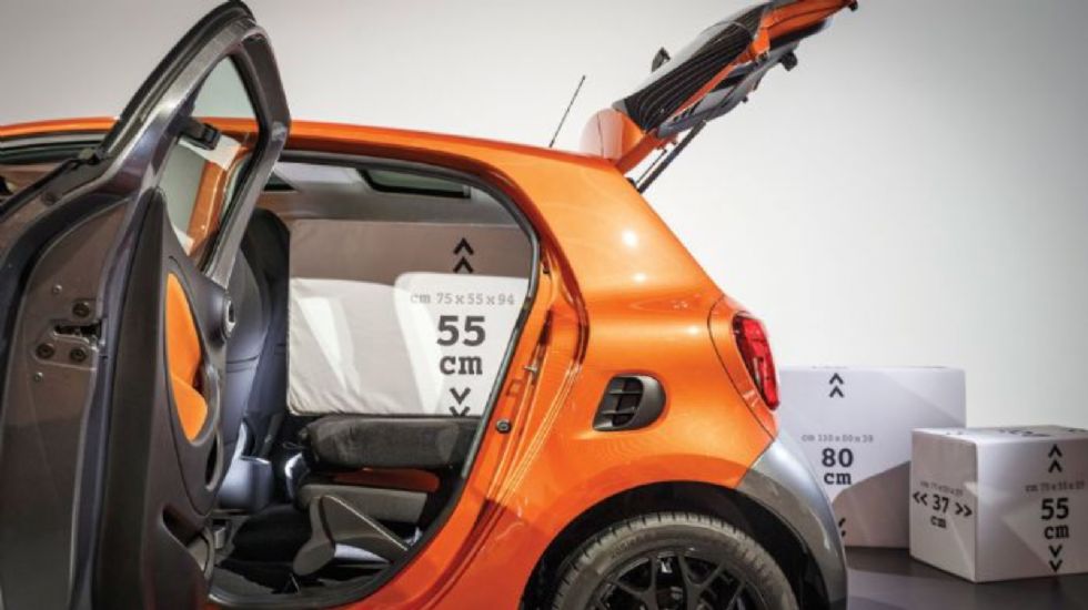 Ακόμα μια ευκολία που διαθέτει το forfour είναι το άνοιγμα των πίσω θυρών που εκτείνεται έως και τις 90 μοίρες.