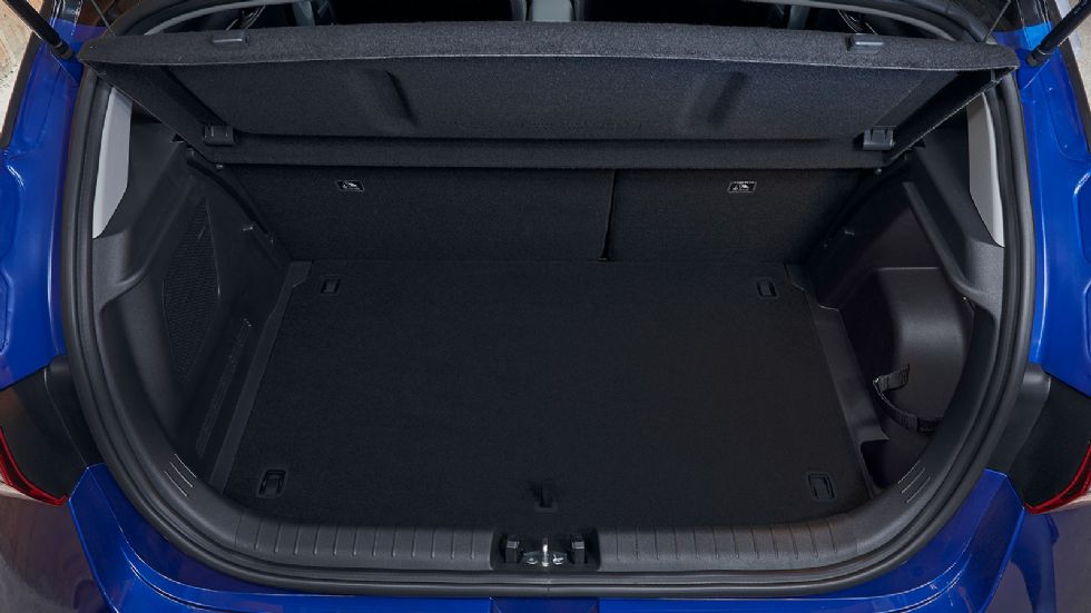 Πολύ βολική η πατέντα της συρόμενης εταζέρας στο πορτ-μπαγκάζ του νέου Hyundai i20.