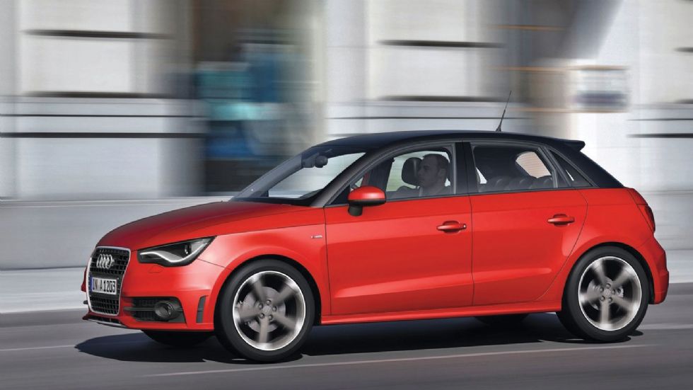 
Το εικονιζόμενο υπάρχον Audi A1 Sportback απαιτούσε συμβιβασμούς σχετικά με την ευρυχωρία της καμπίνας και του χώρου αποσκευών. Το μεγαλύτερο σε διαστάσεις νέο, 2ης γενιάς μοντέλο αναμένεται αισθητά