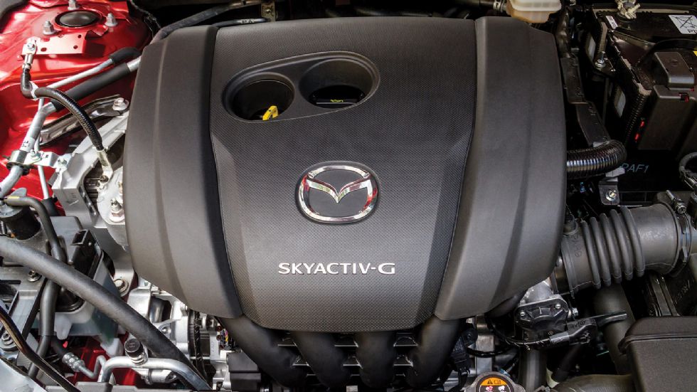 Ικανοποιητικός σε επιδόσεις και κατανάλωση παρά την χαμηλή του απόδοση είναι ο δίλιτρος κινητήρας των 122 ίππων του Mazda3.