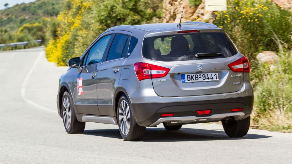 Η ανάρτηση του SX4 S-Cross 
Hybrid προσφέρει καλά επίπεδα άνεσης στους επιβάτες του και διαμορφώνει ασφαλή και προβλέψιμη οδική συμπεριφορά.
