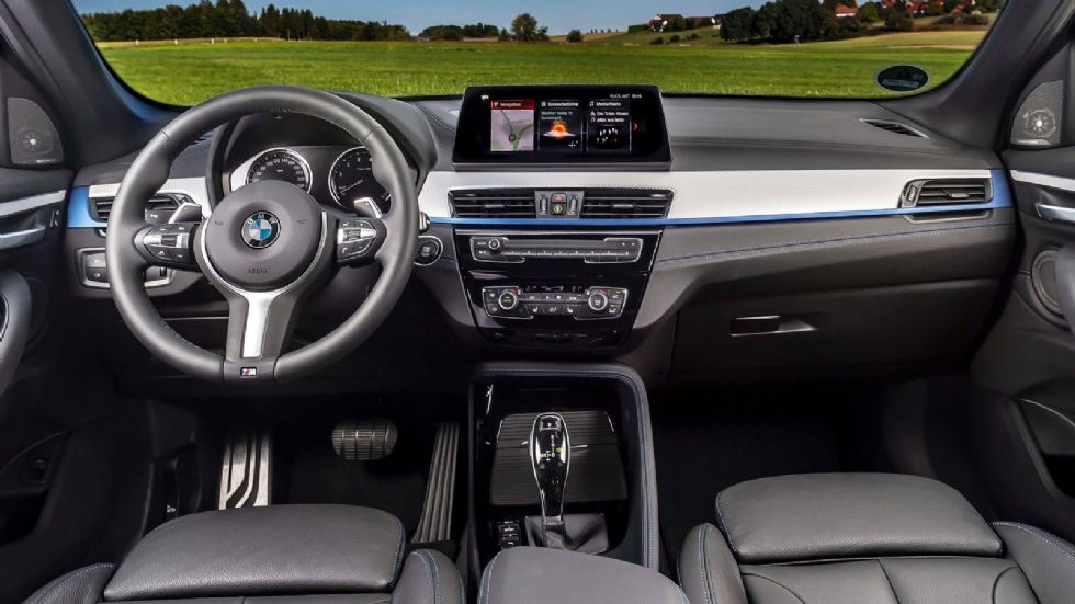 Πρακτικό και όμορφο το εσωτερικό της BMW Χ1, με την ποιότητα των υλικών και τη συναρμογή να είναι κορυφαίες.
