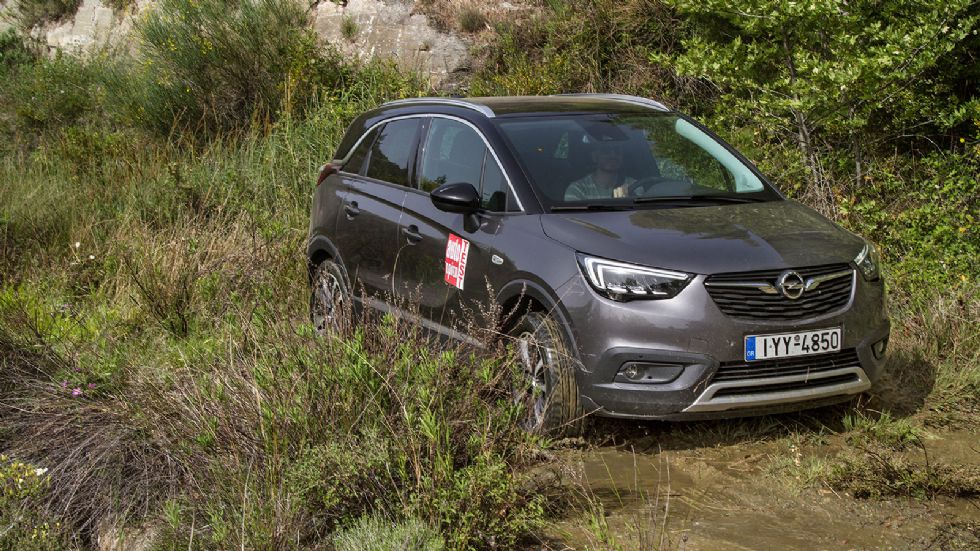 Το Crossland X δεν βρήκε πουθενά και σε κανένα κώλυμα και τα κατάφερε χωρίς ιδιαίτερα ζόρια στις κακοτοπιές.